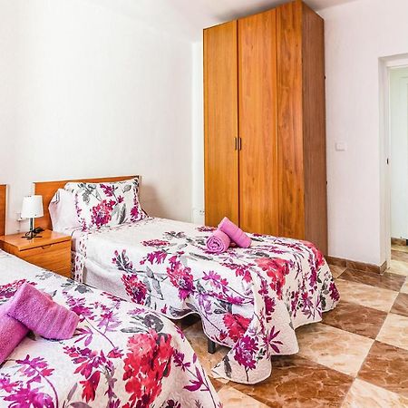 Beautiful Apartment In Cordoba With Kitchenette Eksteriør billede